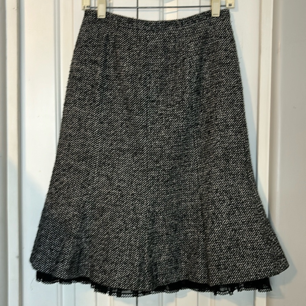 VGUC-Neiman Marcus Exclusive midi skirt w/black lace trim